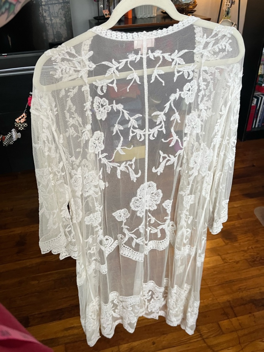 Dizzy Gal Cream Lace Sheer Embroidered Kimono - Picture 3 of 8